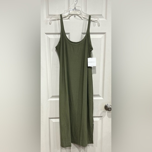 Beyond Yoga Women's XL Featherweight Simplicity Dress Moss Green Heather NWT